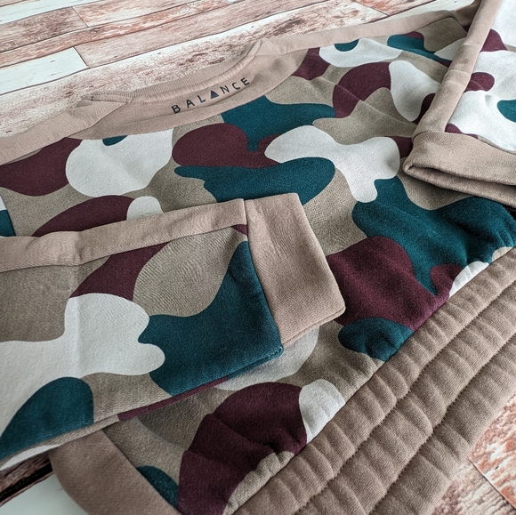 Balance Athletica crop sweatshirt - Picture 5 of 6